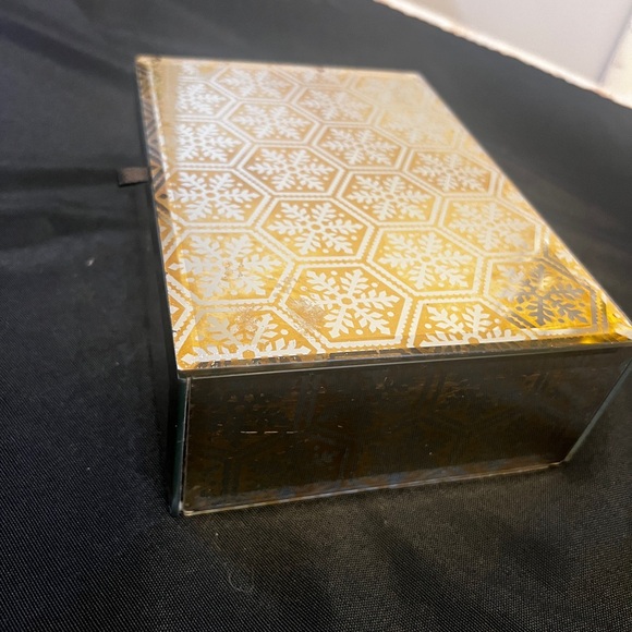 Nicole Miller Gold Snowflake Patterned Box - Picture 1 of 6